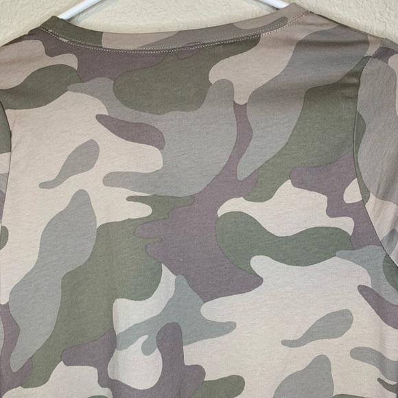 Hollister Long Sleeve Small Camo Shirt Excellent Condition Pink Lettering - Picture 5 of 12